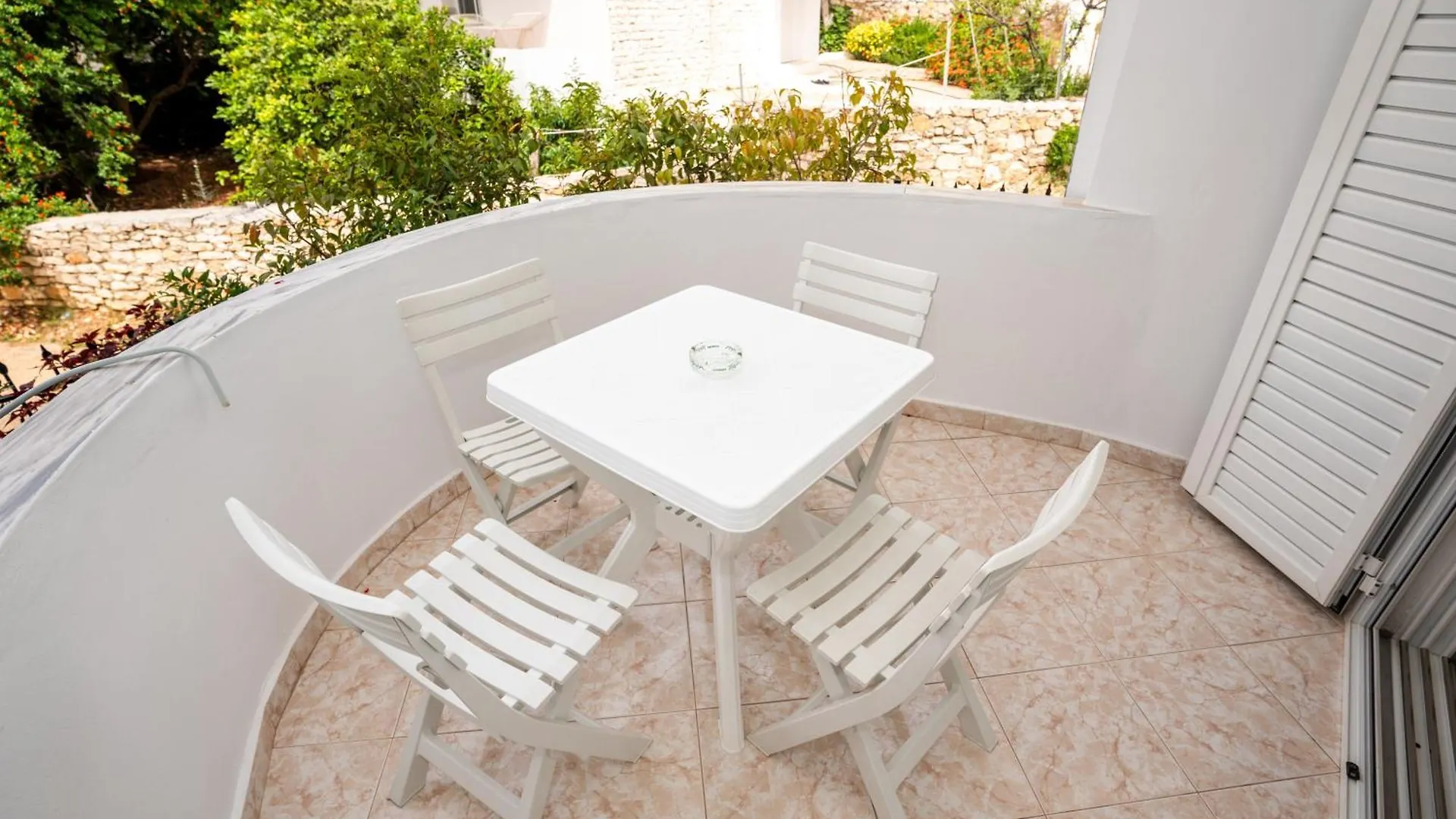Kris Vacations In Saranda Apartment