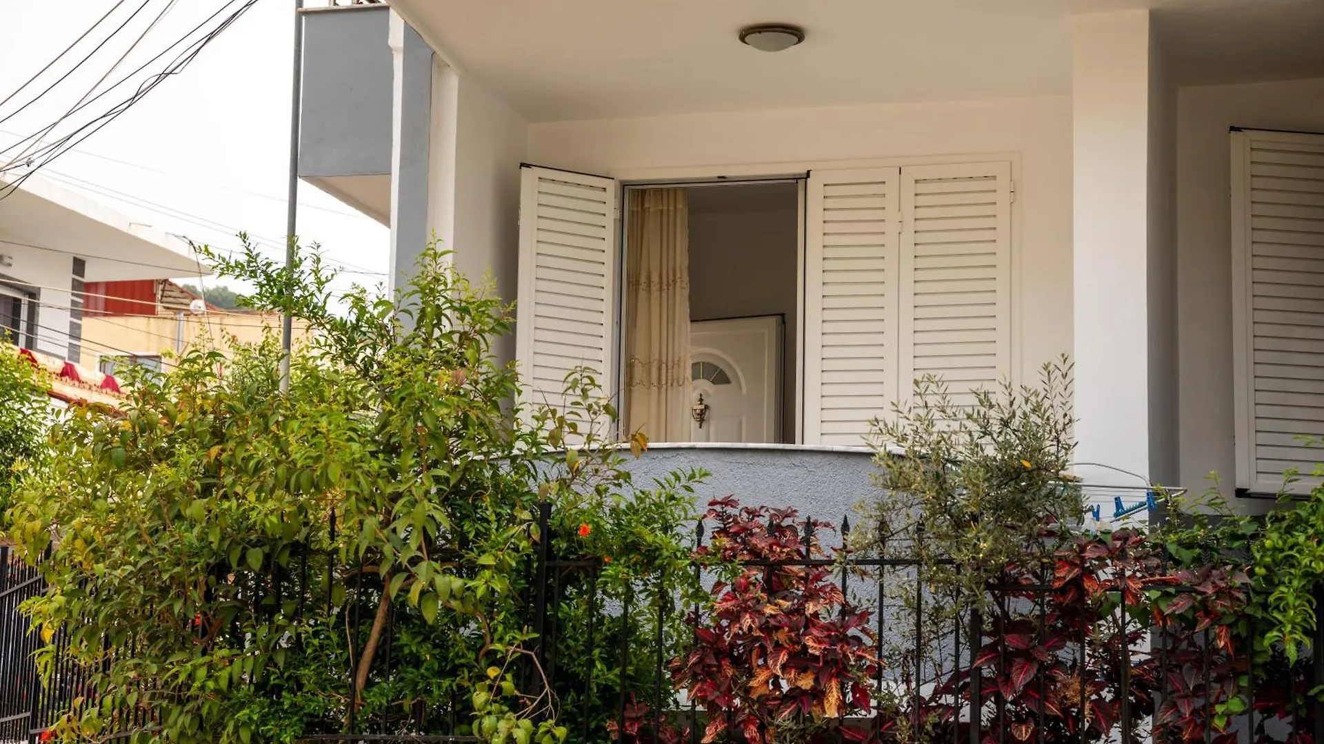 Kris Vacations In Saranda Apartment
