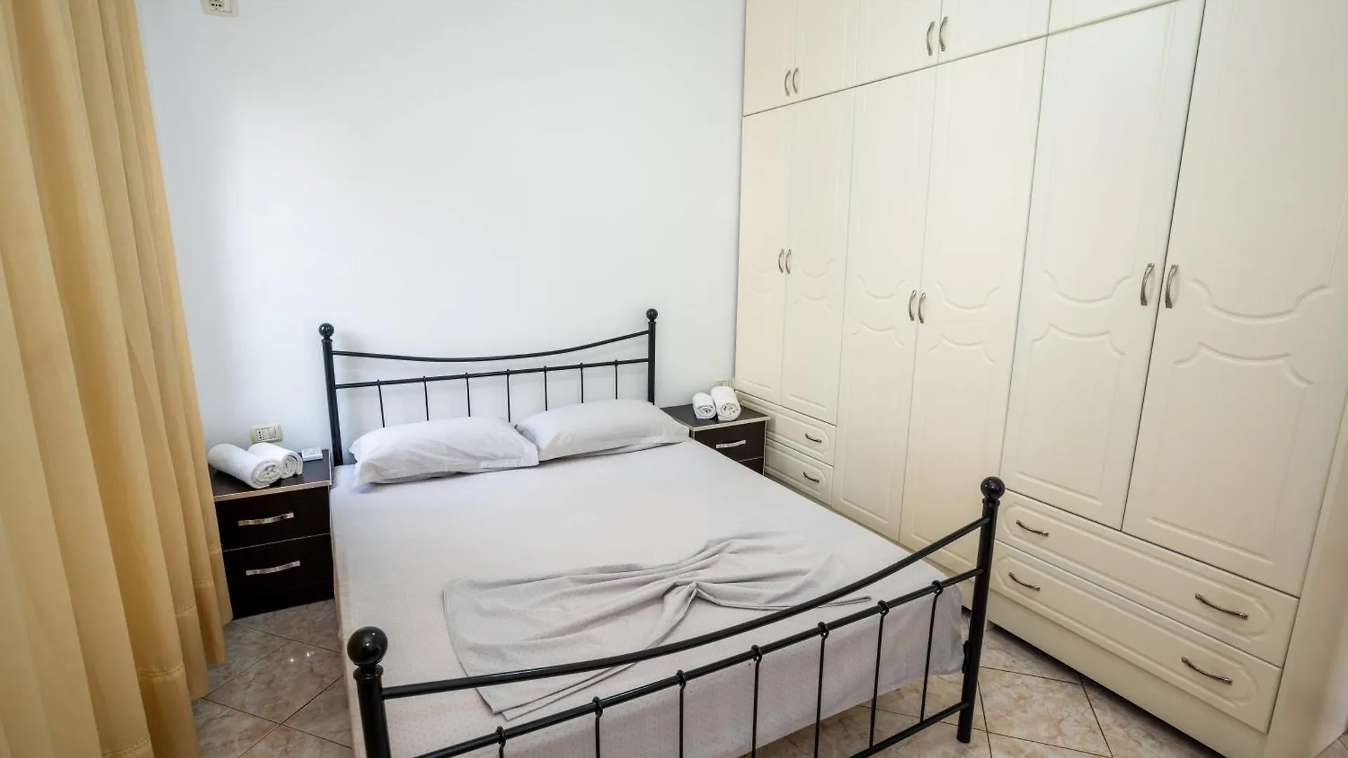 Kris Vacations In Saranda Apartment