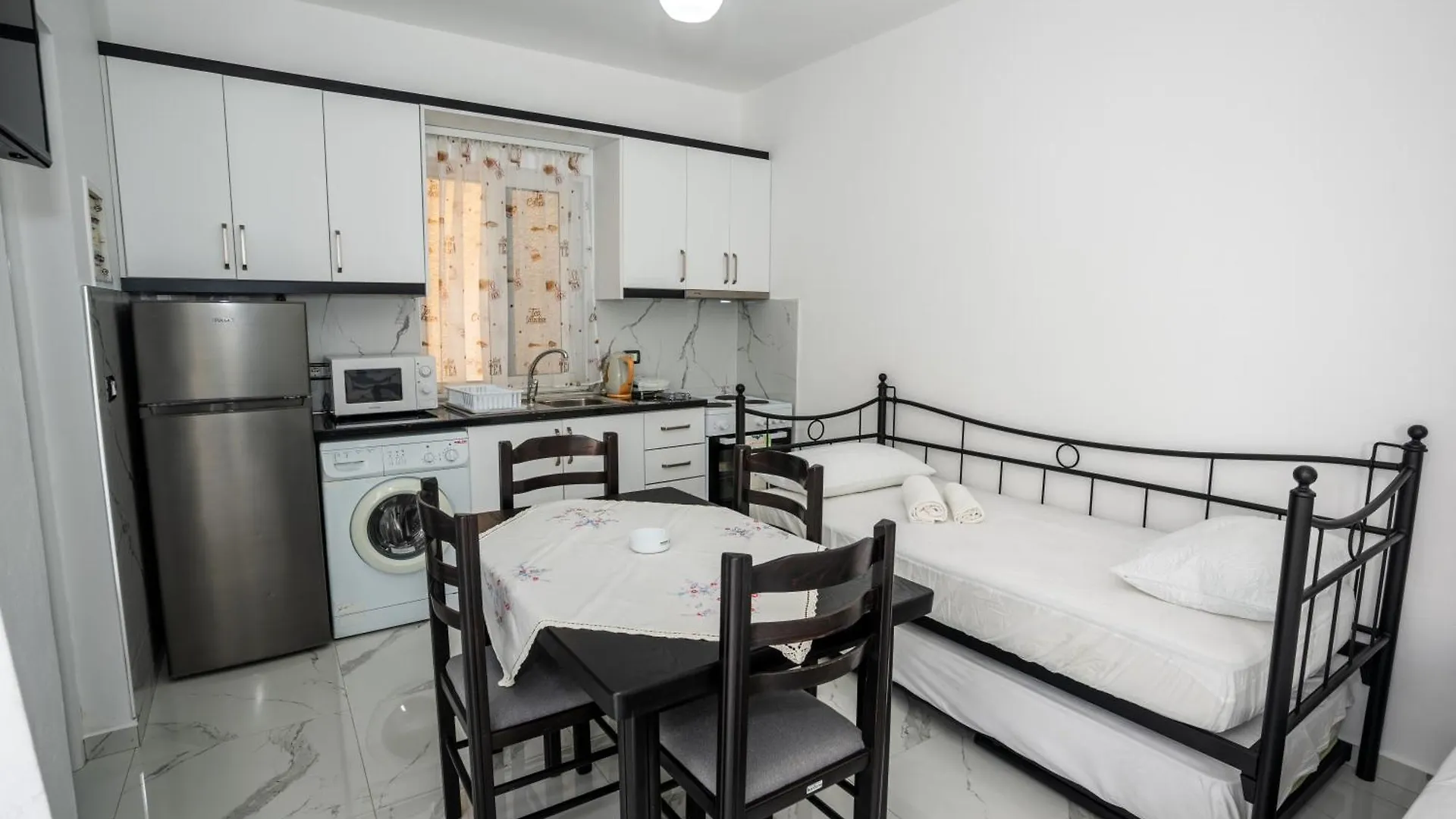 Kris Vacations In Saranda Apartment Albania