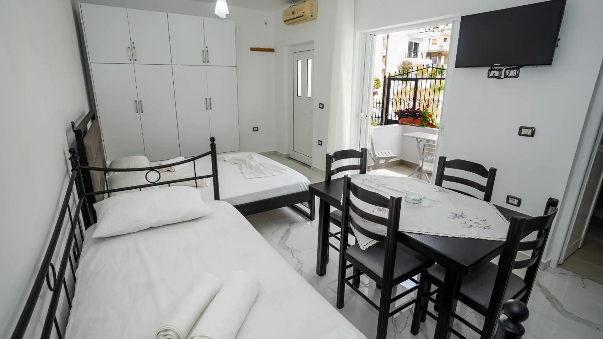Kris Vacations In Saranda Apartment Albania