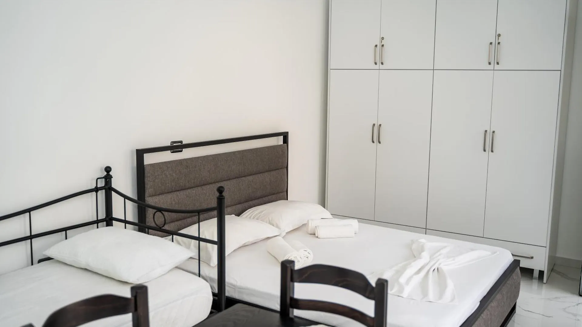 Kris Vacations In Saranda Apartment