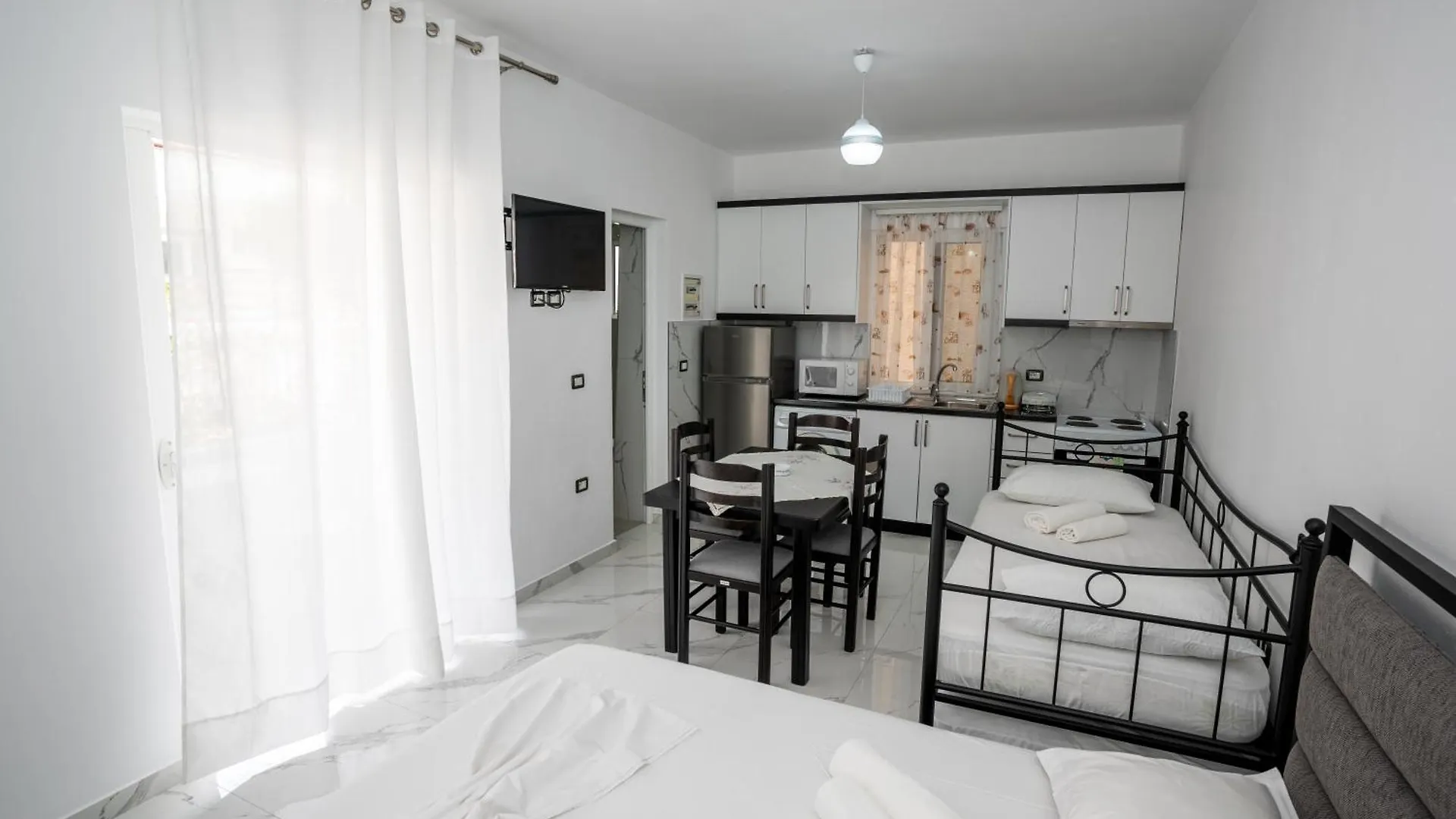Kris Vacations In Saranda Apartment